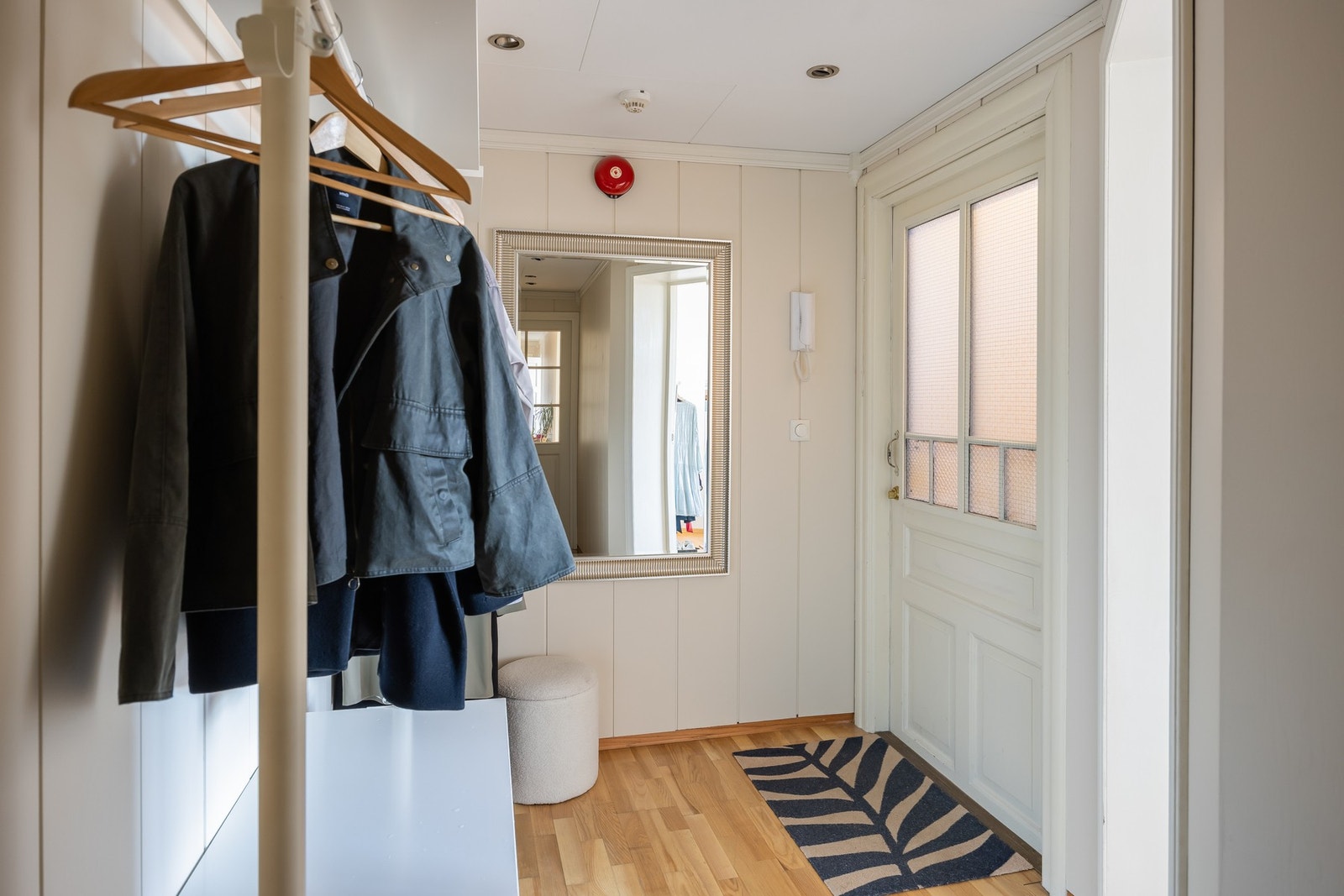 I tillegg til romslig bolig medfølger tre lagringsrike boder på totalt 29 kvm (1 på loft og 2 i kjeller). Galleribilde
