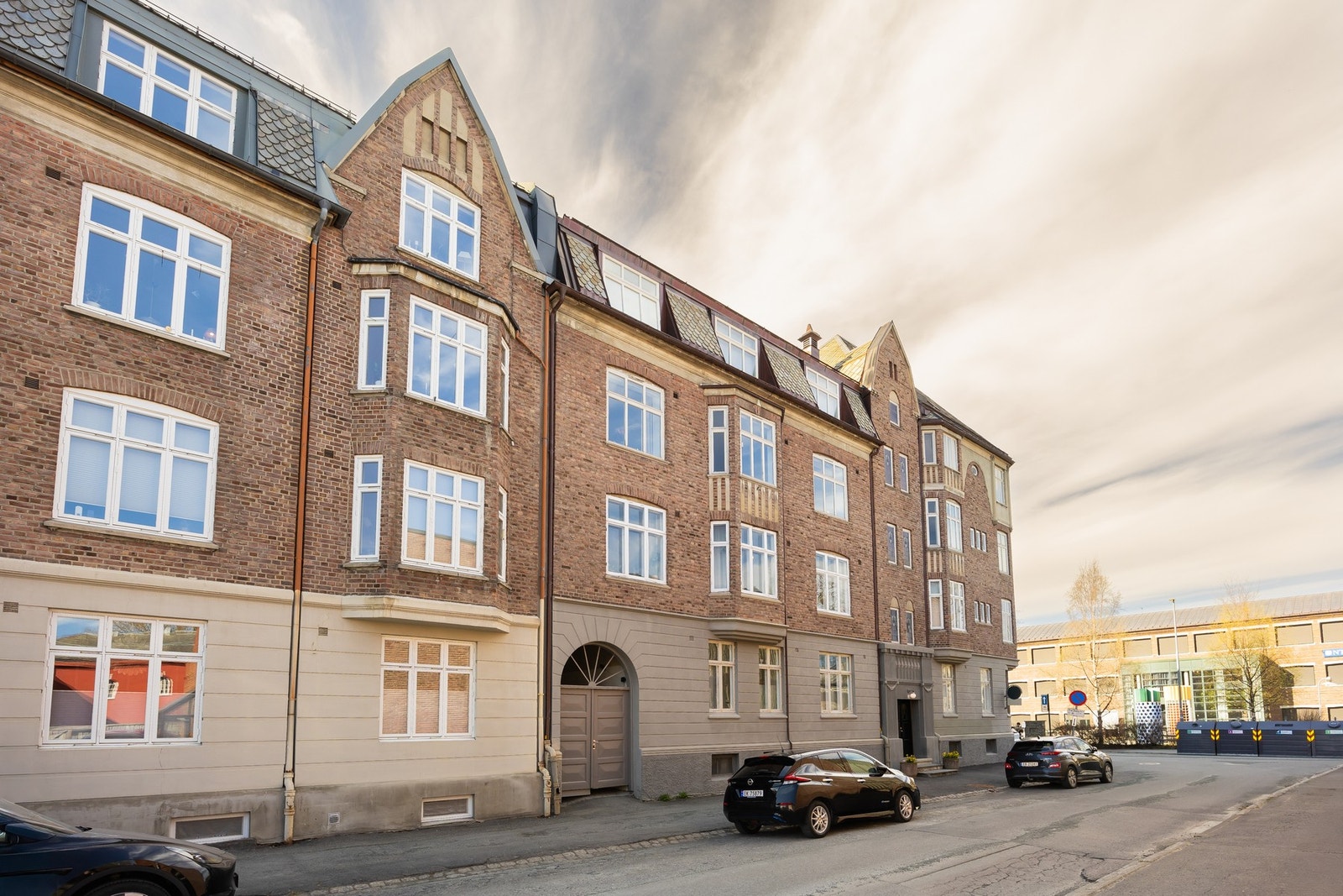 Velbevart jugendkvartal med karakteristiske trekk og flott arkitektur. Galleribilde