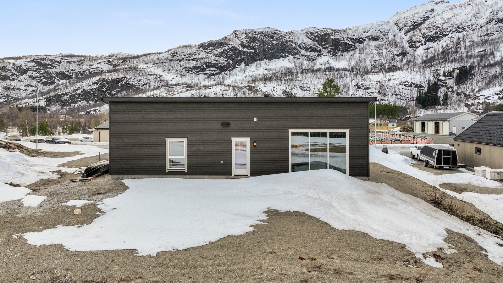 Dette blir en fin forlengelse av stuen på sommerstid, med god plass til utemøbler og grill. Galleribilde