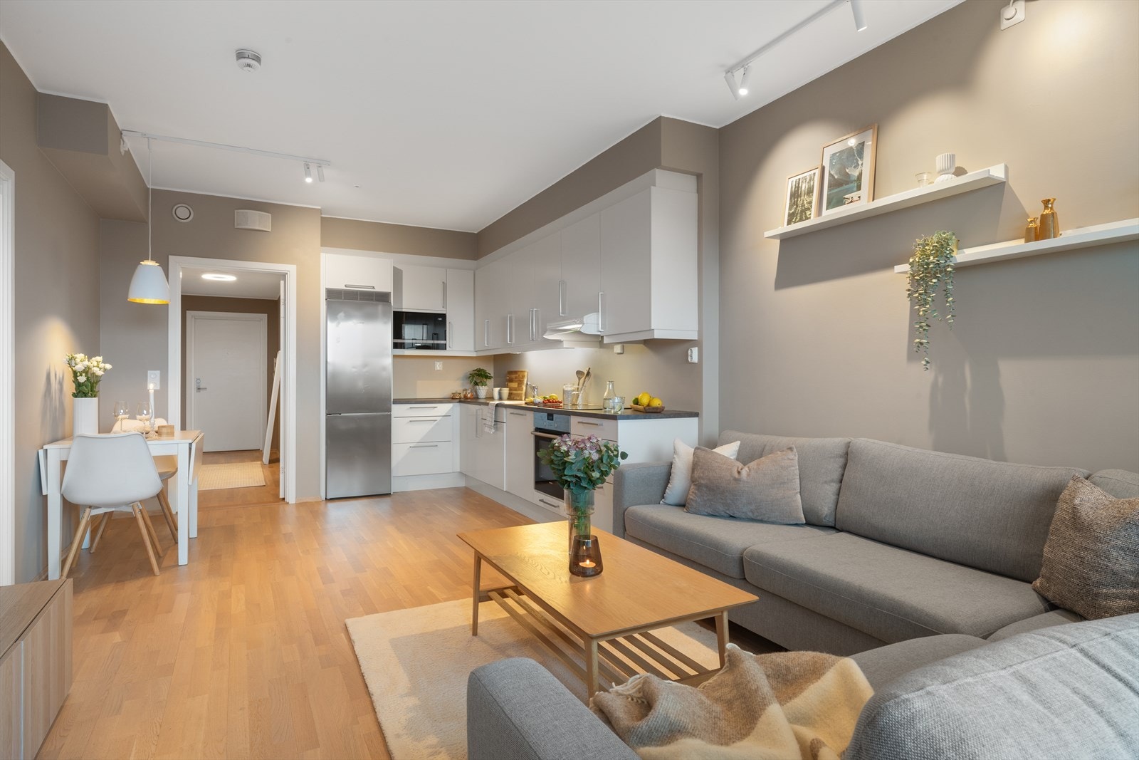 - Stue/kjøkken måler 23,5m² - Galleribilde