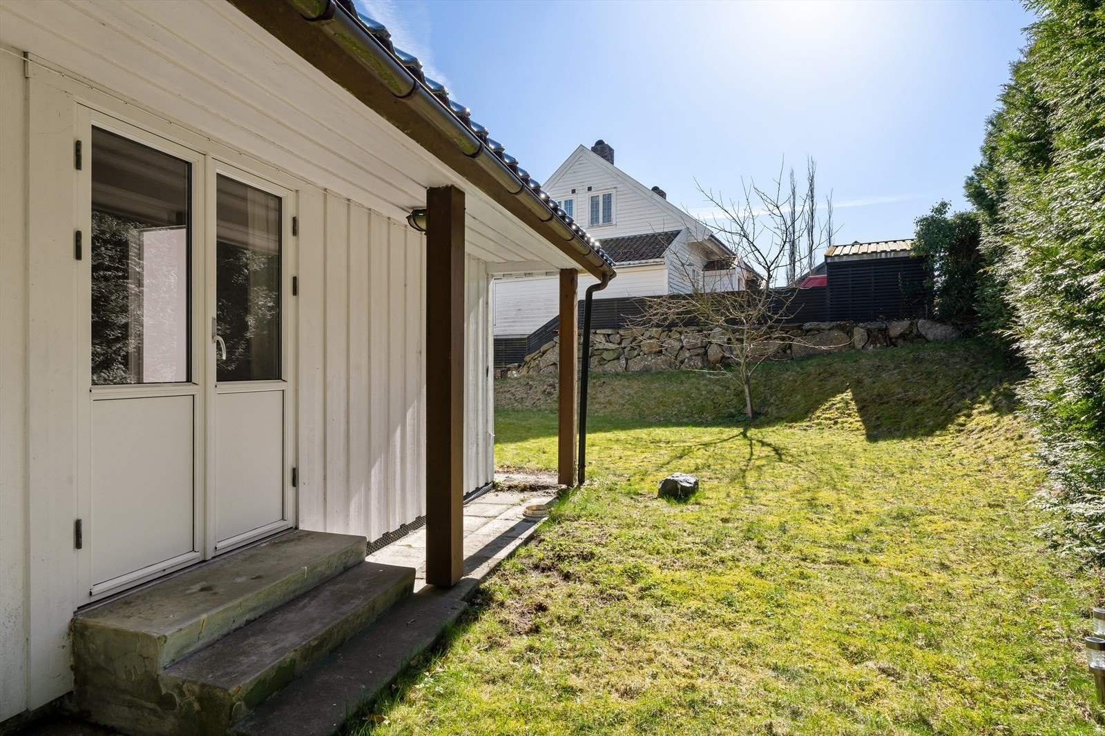 Her er terrassedør med utgang fra stuen. Galleribilde