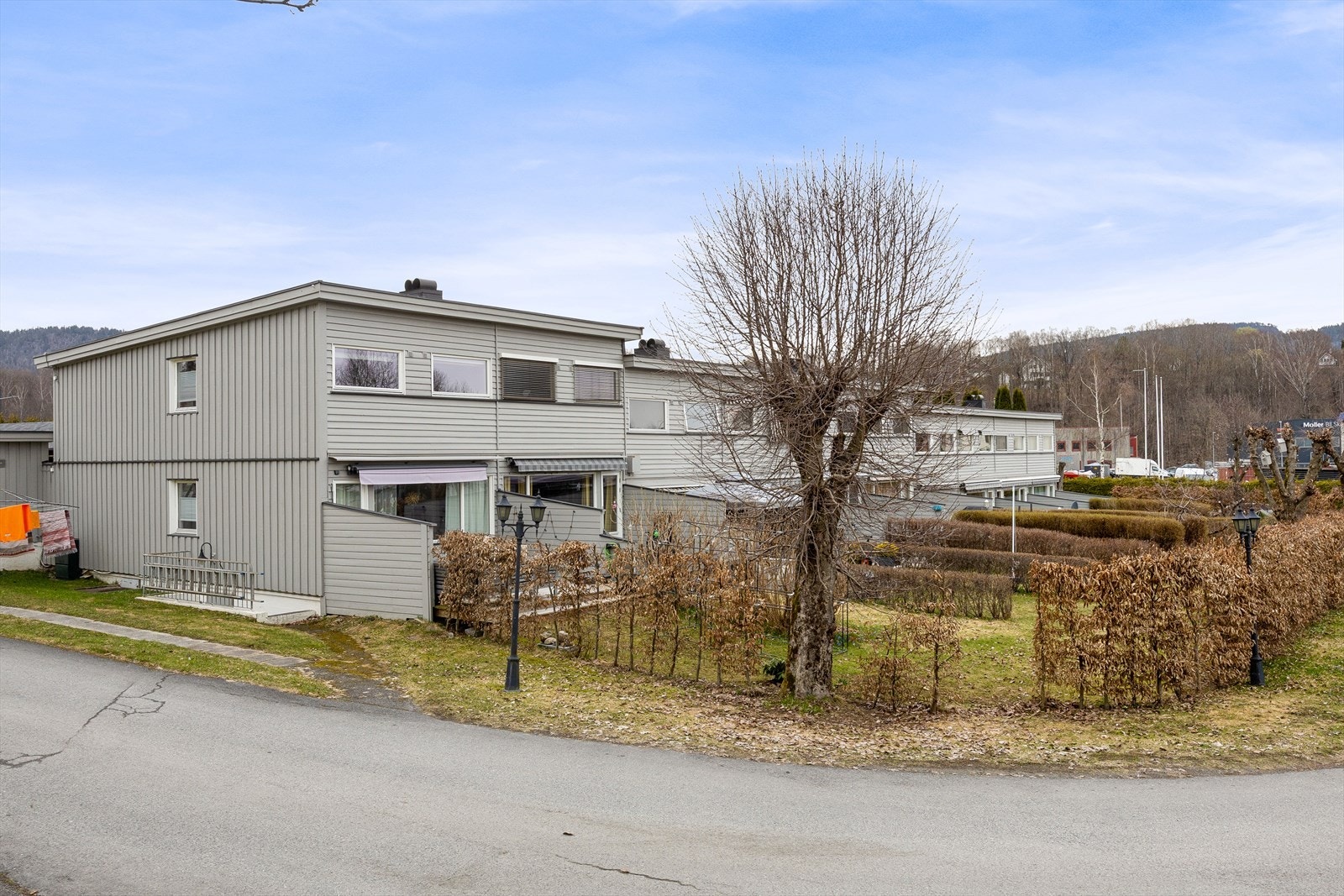 Velkommen til Arnesenga 3K! Et innholdsrikt enderekkehus over to plan i et veletablert og barnevennlig nabolag på Skui. Galleribilde