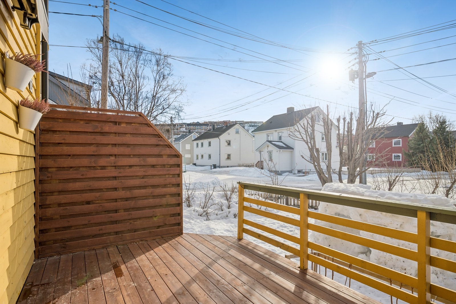 Fra stuen er det utgang til solrik terrasse Galleribilde
