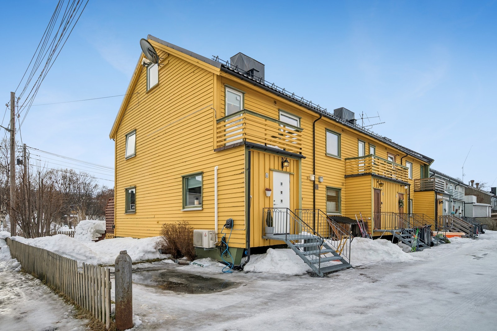 Bilen kan du parkere på siden av boligen Galleribilde