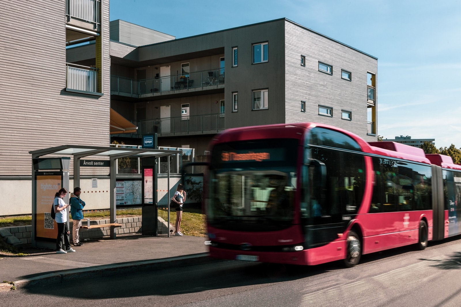 Gode kollektivforbindelser med nærmeste bussholdeplass ved senteret, med blant annet buss 31 som har avganger hele døgnet. Galleribilde