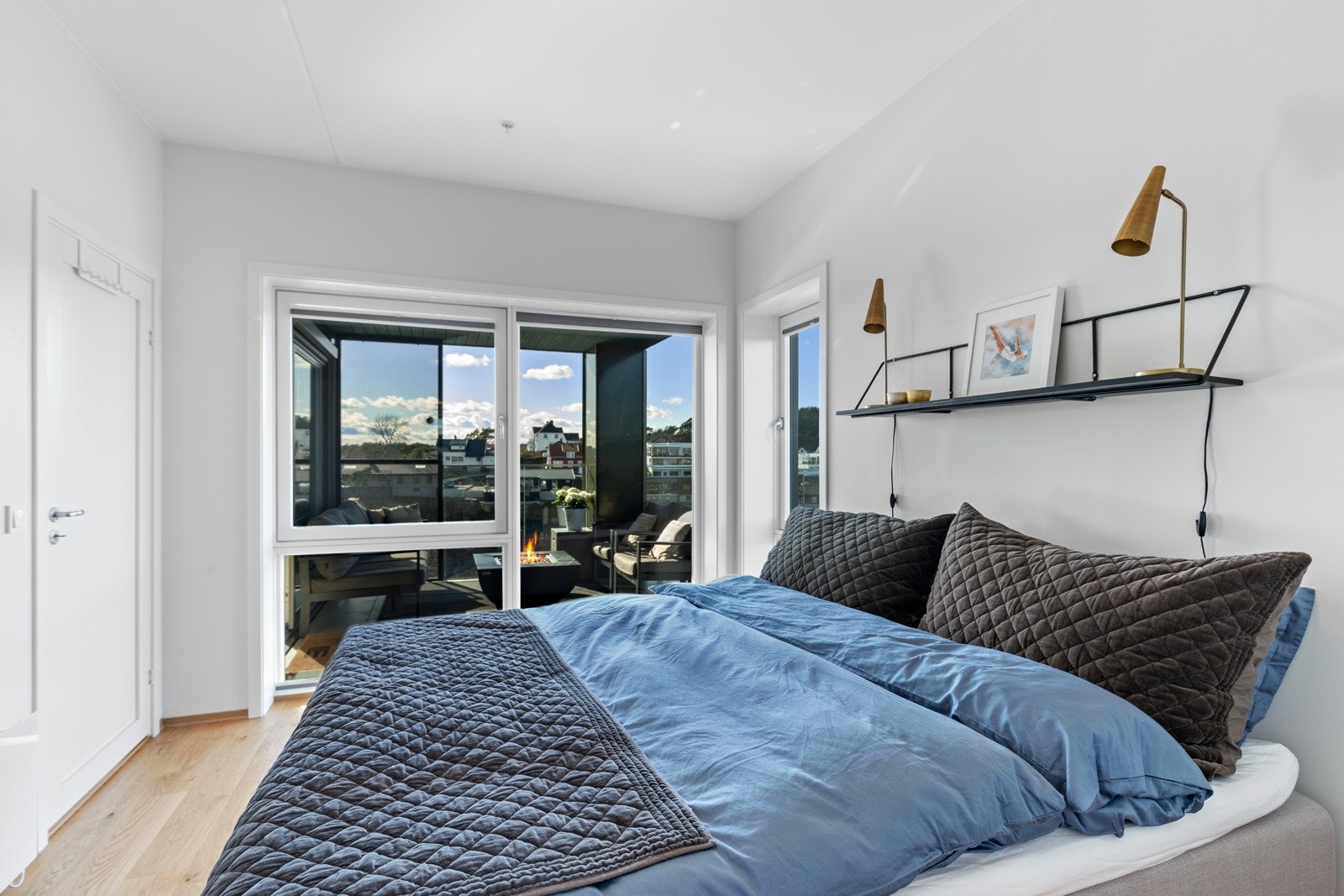 Master bedroom med direkte utgang til balkongen Galleribilde