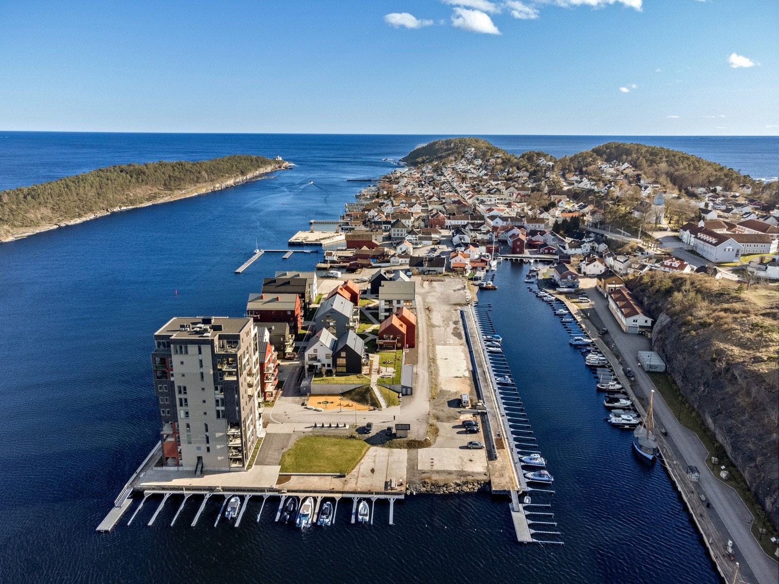Sjønære, maritime og idylliske omgivelser ved Langesundsundet. Galleribilde