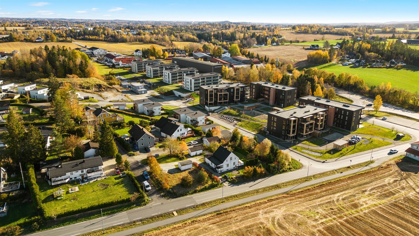 Veien inn til Pinnsvinveien fra Tomterveien har bom, slik at trafikken i området reduseres Galleribilde