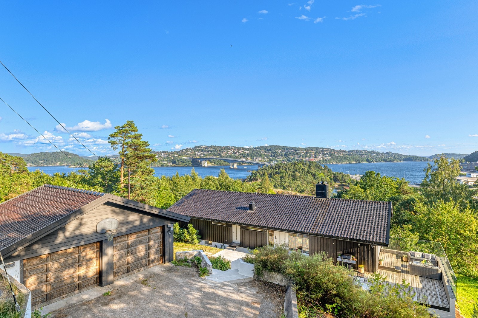 Velkommen til Halvdan Svartes vei 12A v/ Ole Jakob Seglem i Aktiv Eiendomsmegling Kristiansand! (Foto: Ivars Upe) Galleribilde