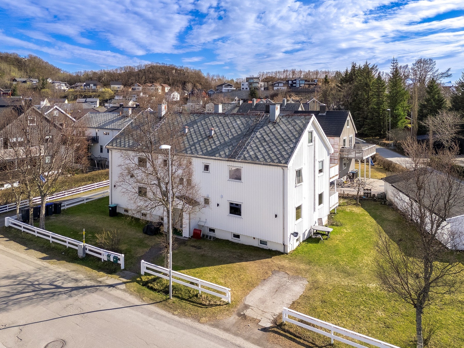 Flott 3-roms selveierleilighet i 1.etasje med hage, garasje og parkering. (Foto: LEEL Media) Galleribilde
