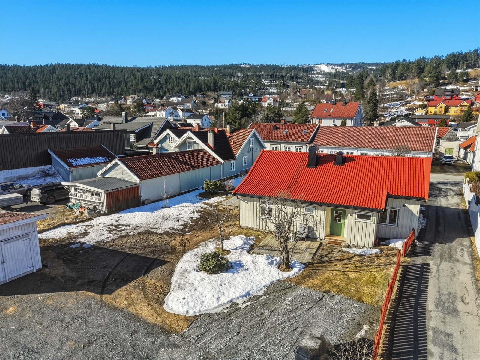 Flott eiendom med en sentral beliggenhet nær sentrum, krona og teknologiparken Galleribilde