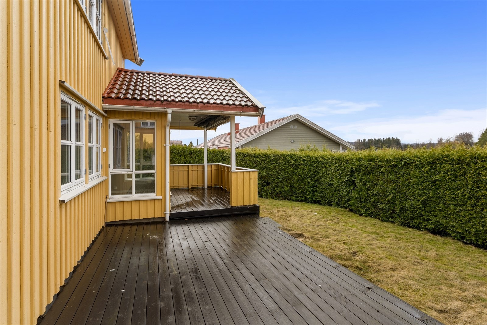 Stor terrasse på ca. 30 kvm med overbygg Galleribilde