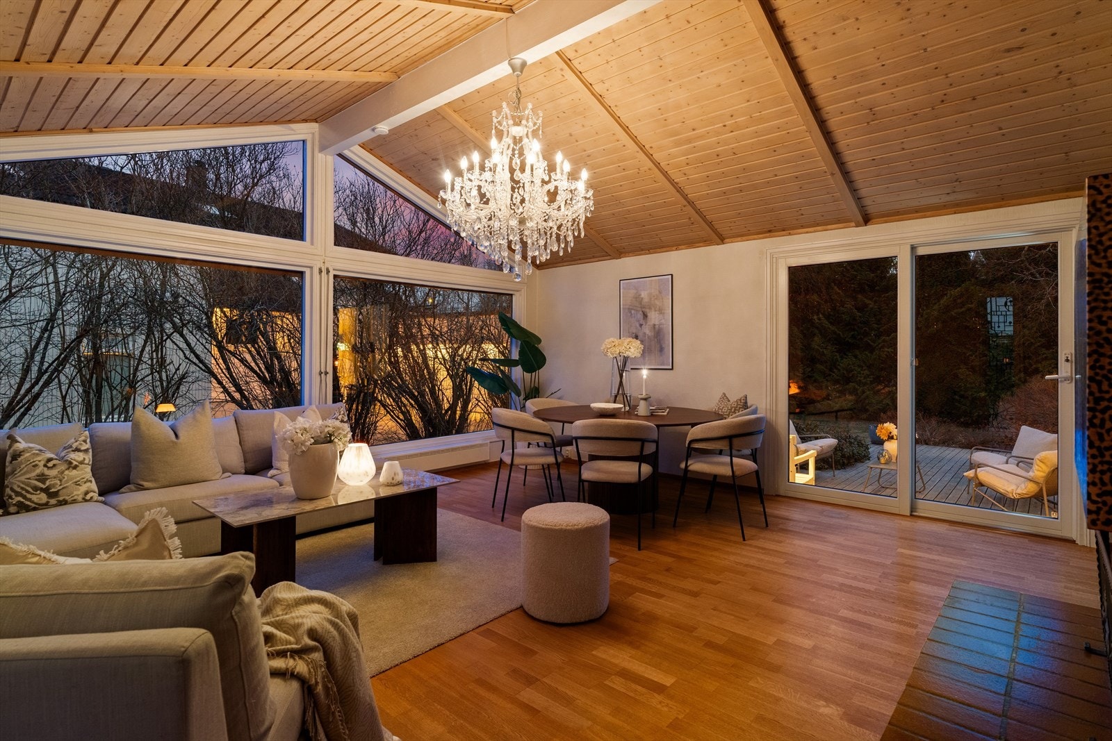 Her har du god plass til middagsselskaper med storfamilien. Galleribilde