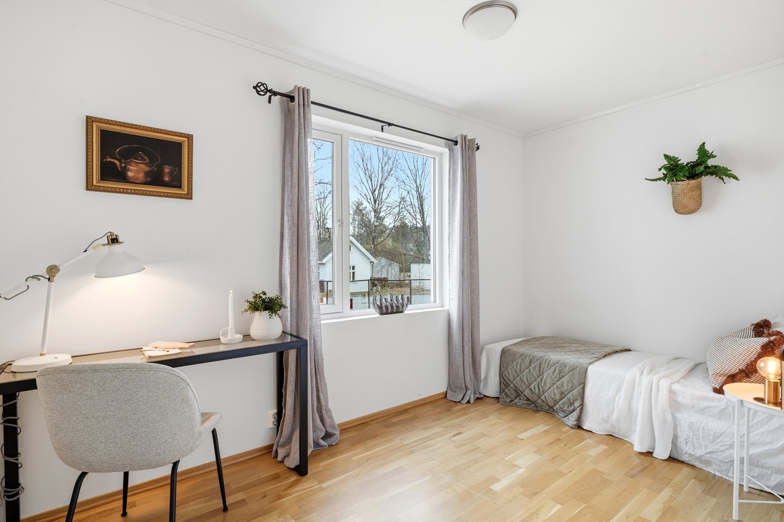 Soverom 2 passer perfekt som gjesterom, barnerom eller kontor. Galleribilde