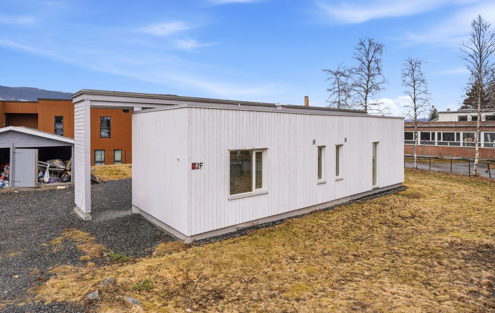Oppført en felles dobbelt garasje i 2022. Garasje må regnes som kondemnabel. Galleribilde