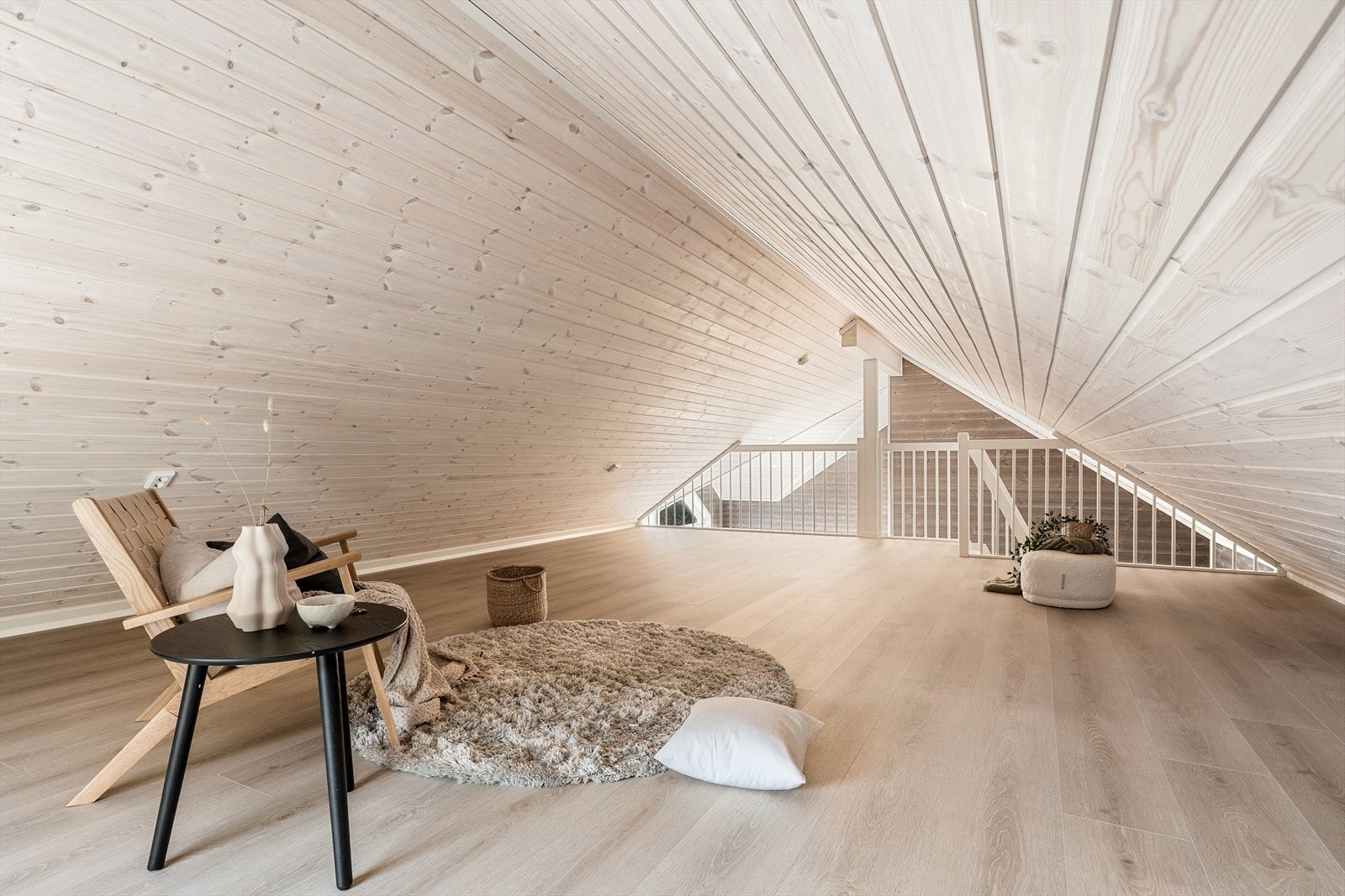 Hemsen har et gulvareal på 43 m², noe som gir rikelig med plass til både oppholdsrom eller lekeområde Galleribilde