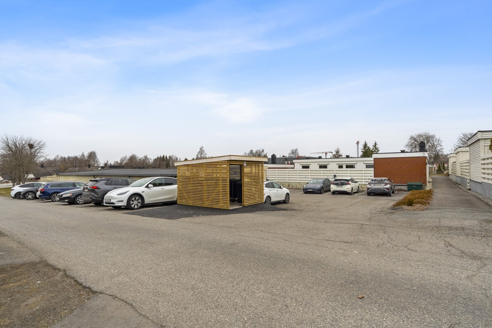 Gjesteparkering på området. Galleribilde
