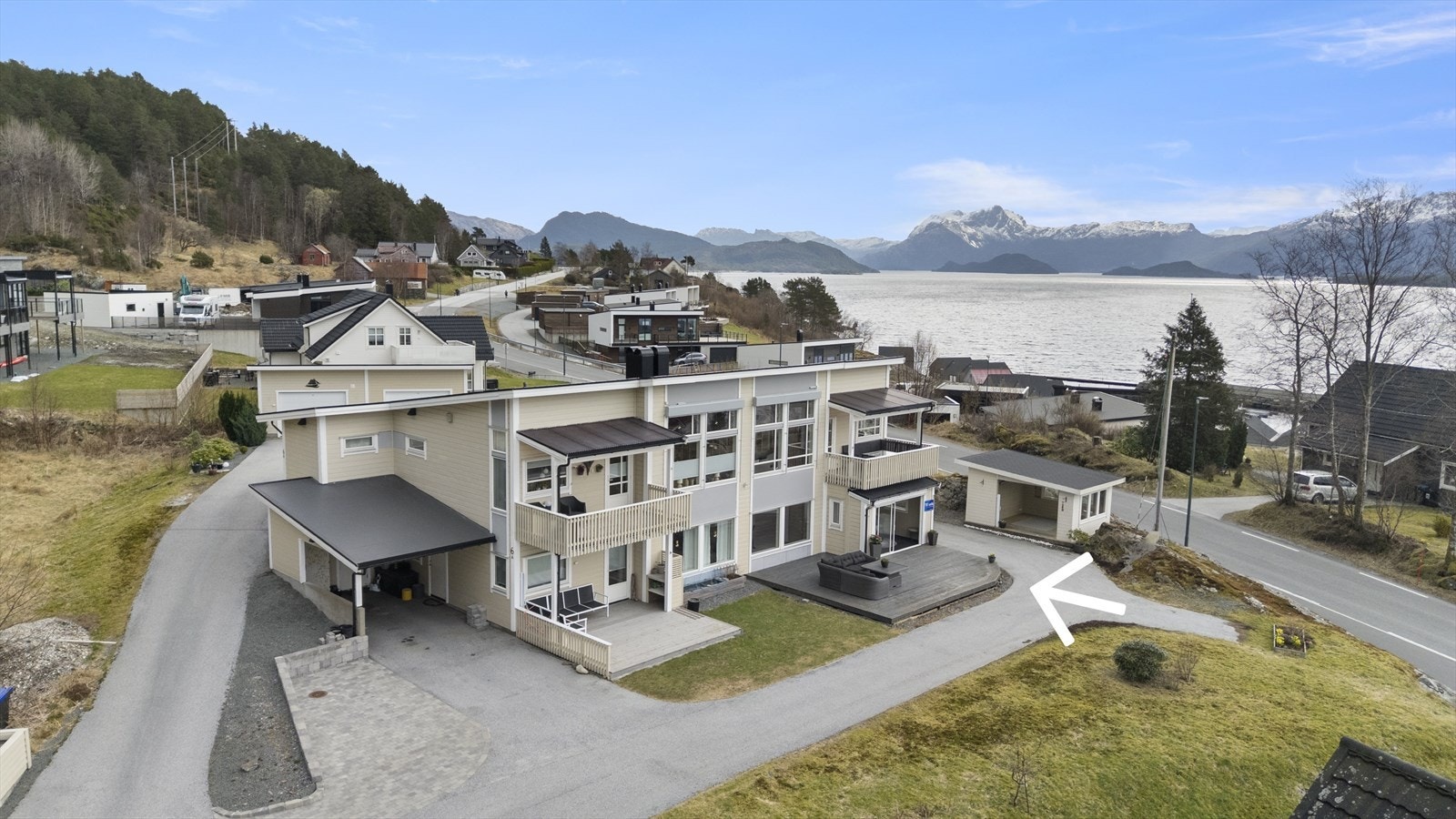 Eiendomsmegler 1 v/ Eline Knapstad har gleda av å presentere Midtunet 6D! Foto: Photoevent (Thor-Aage Bolseth Lillestøl) Galleribilde