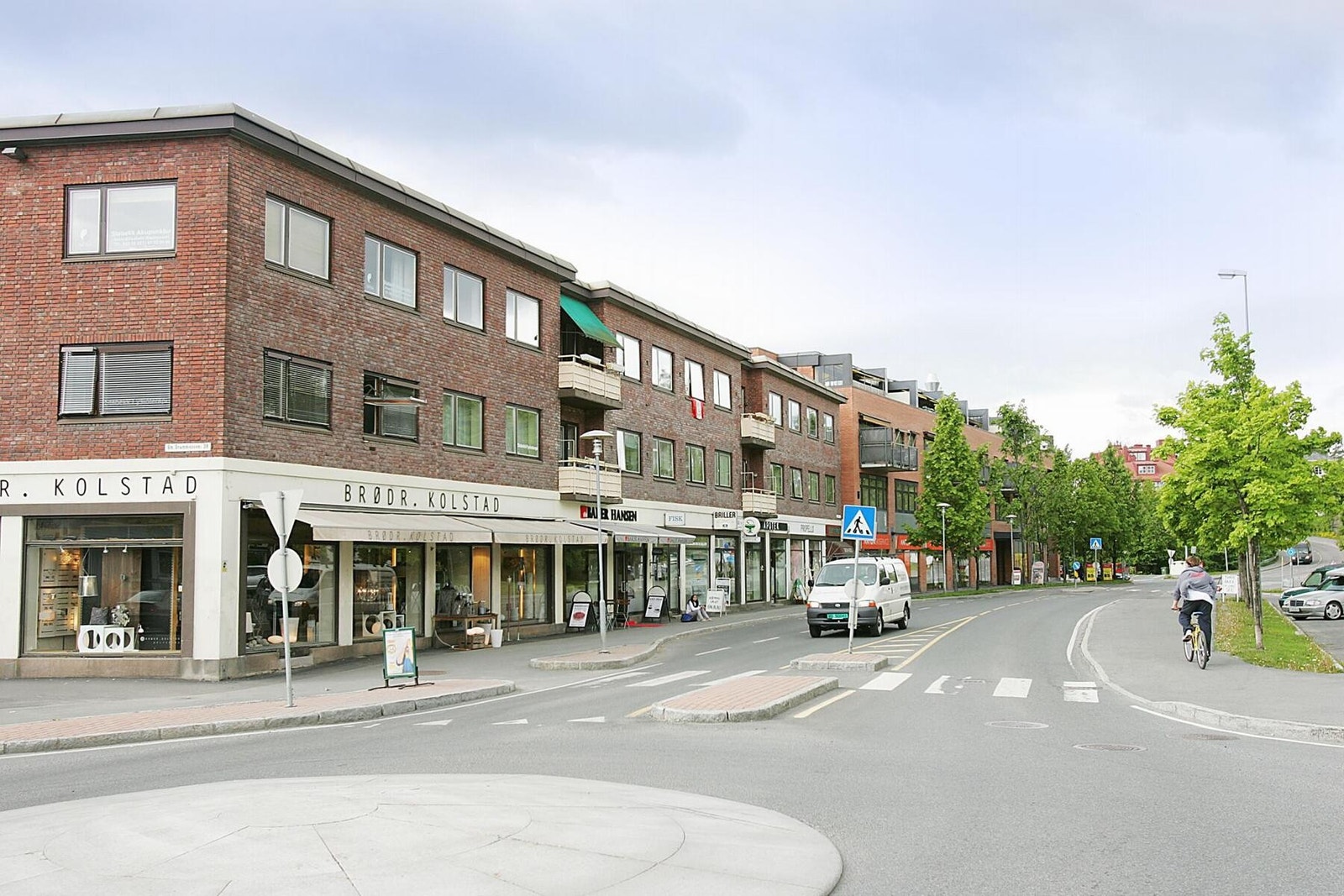 Stabekk sentrum med det man trenger i hverdagen av servicetilbud Galleribilde
