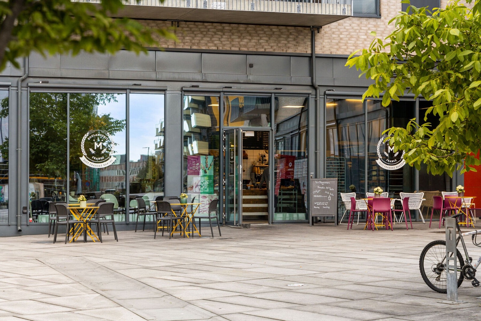 Boulangerie er et fransk håndverksbakeri med fersk bakst, kaffe og lunsj. Galleribilde