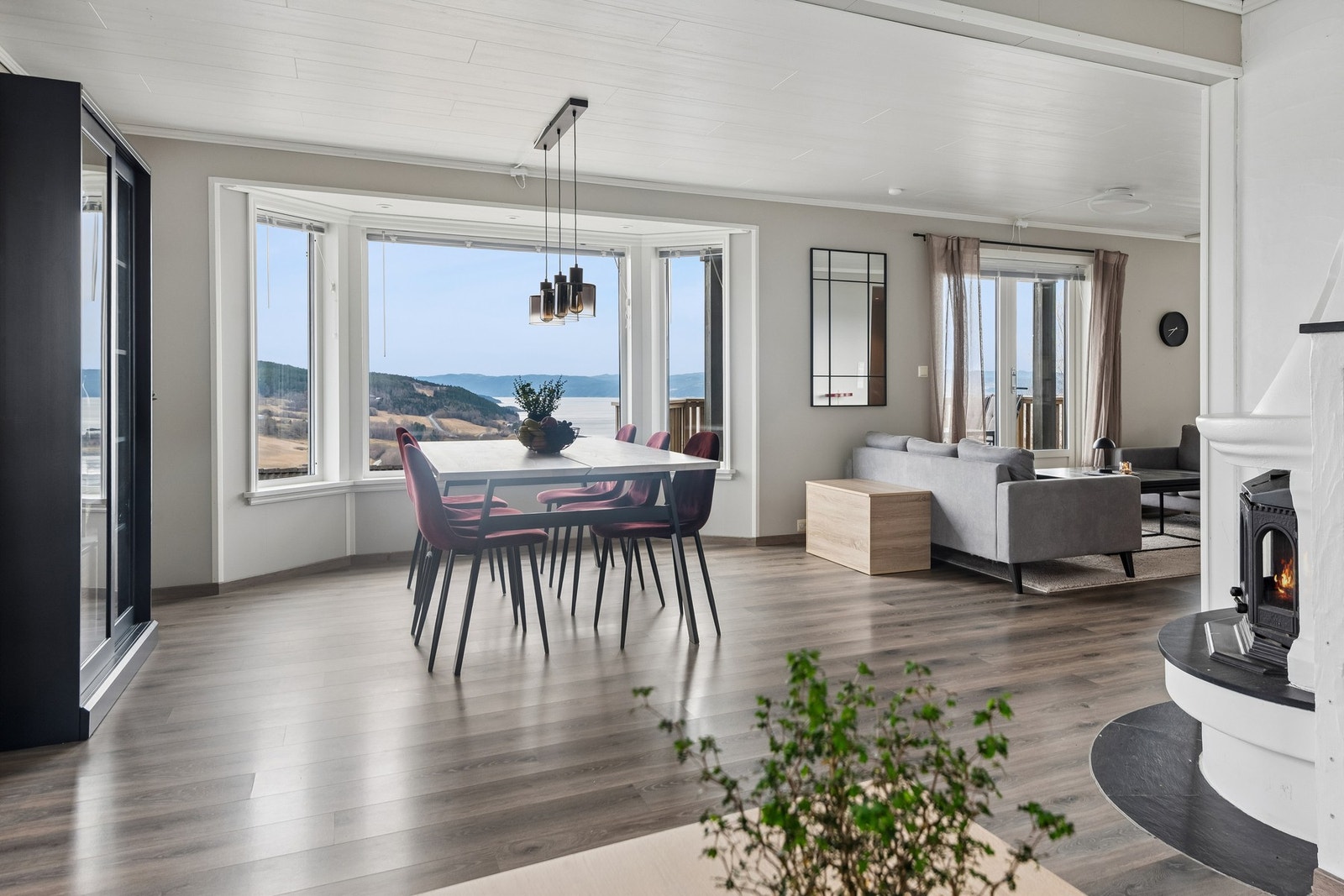 Stuen har flott utsikt mot Trondheimsfjorden. Galleribilde
