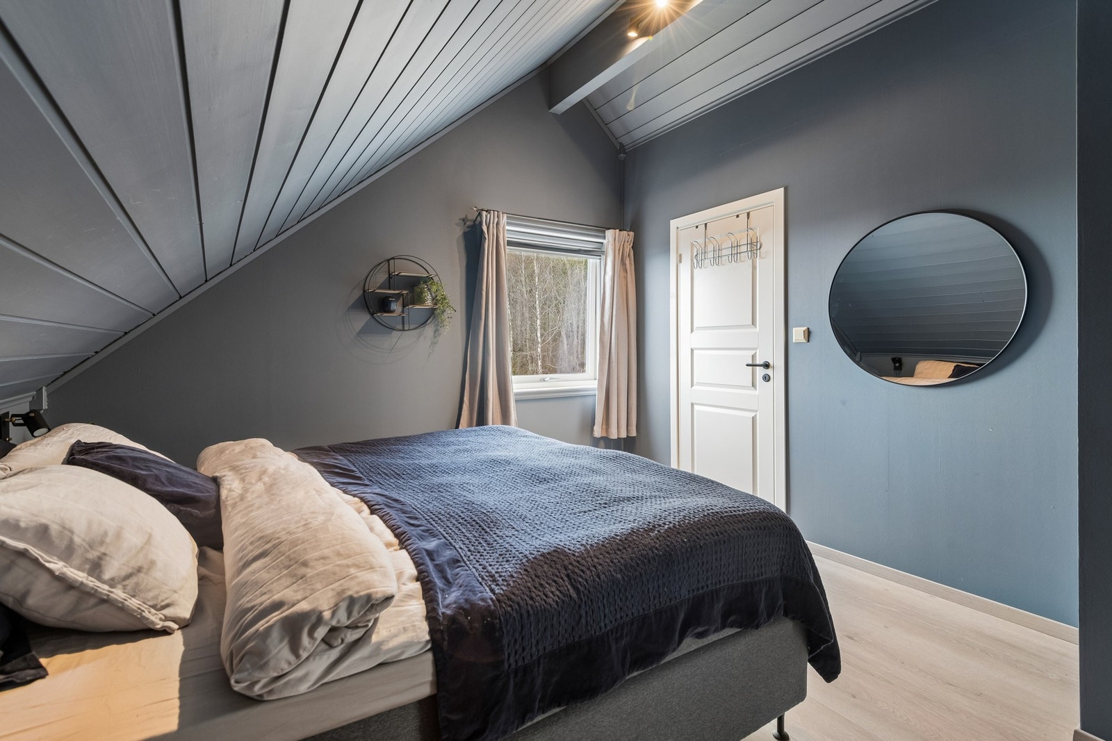 Hovedsoverom med plass til dobbeltseng. Galleribilde