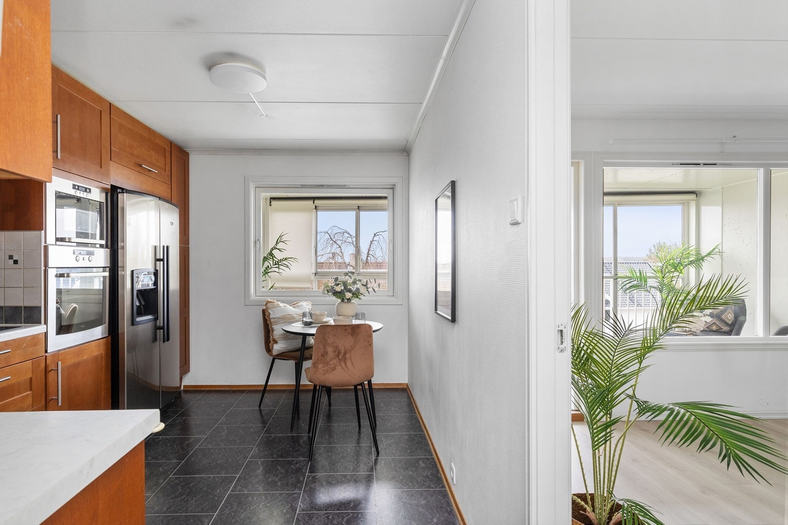 Plass til spisebord for hverdagsmåltidene. Galleribilde