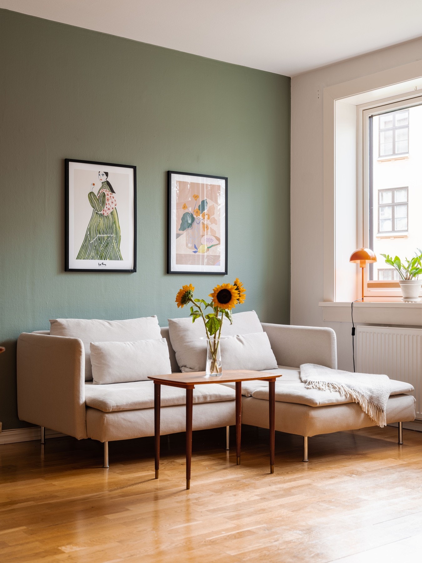 På gulv er det parkett. Galleribilde