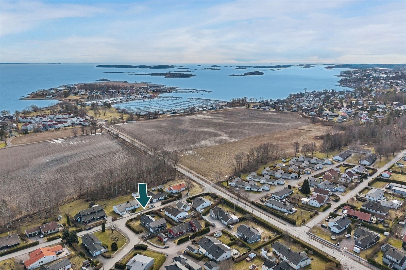 Området er attraktivt med kort vei til sjø, strand og kystområder. For den båtinteresserte ligger Vallø småbåthavn i nærheten. Galleribilde