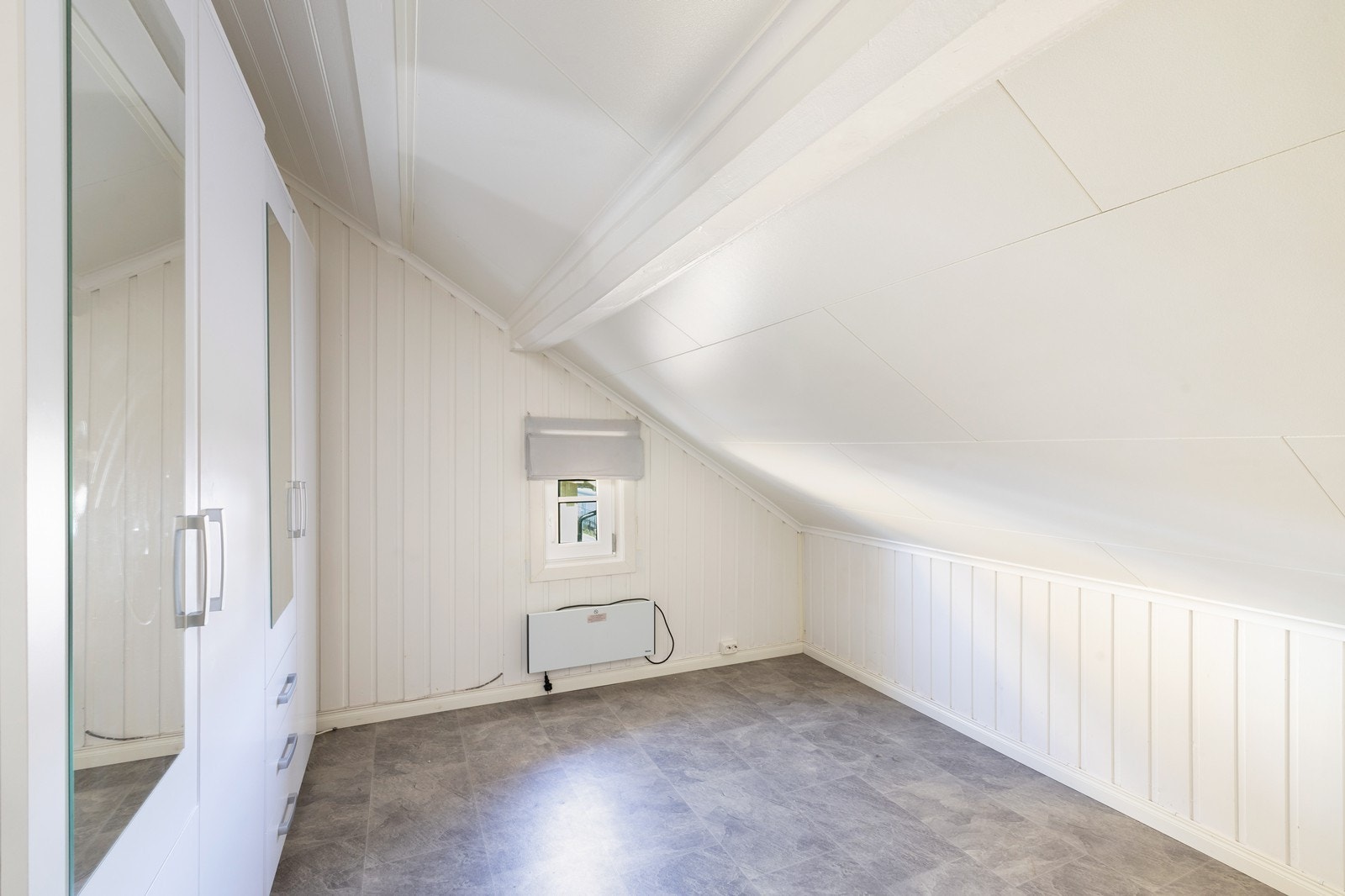 Alkove med god lagringsplass Galleribilde