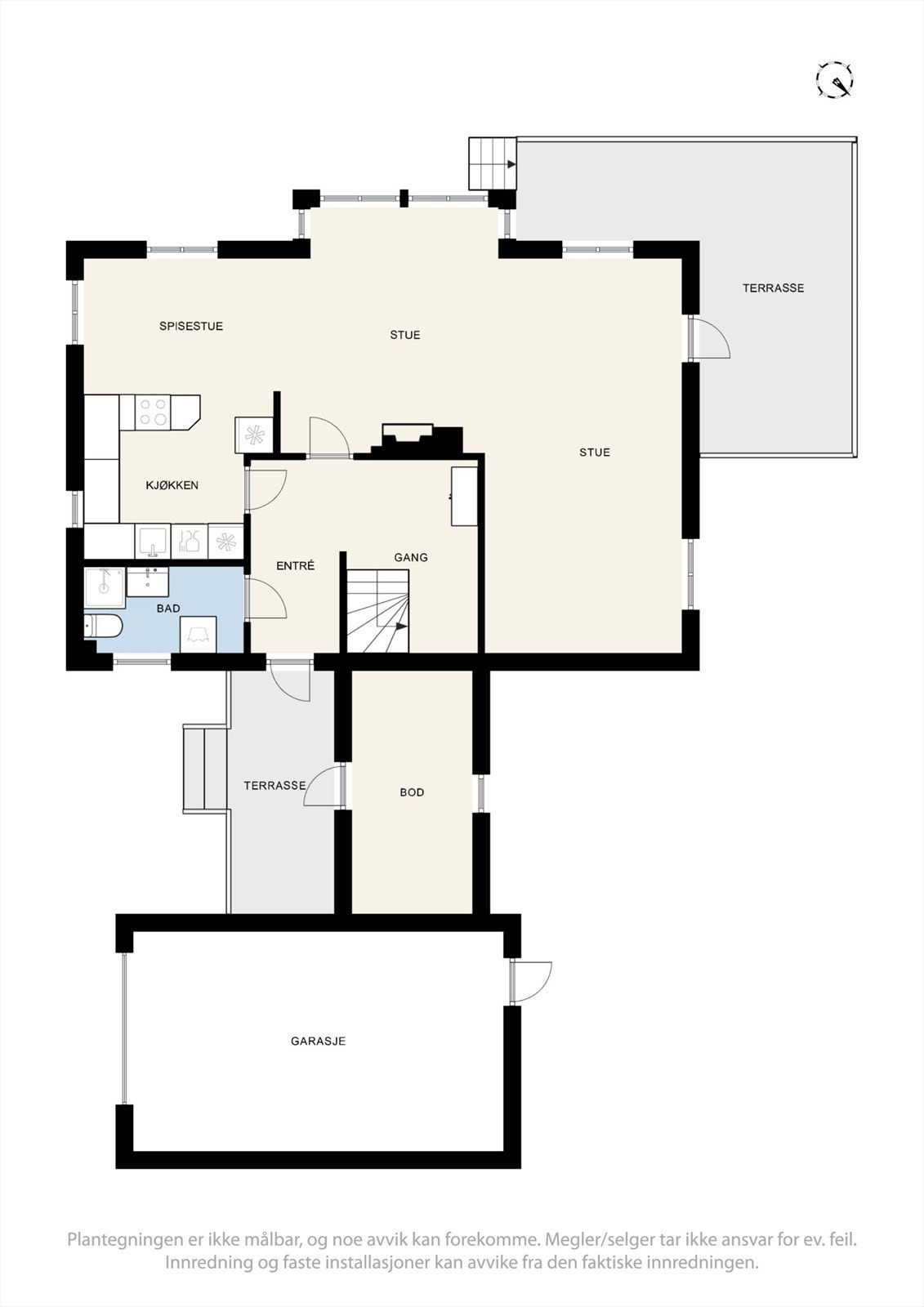Første etasje har en praktisk planløsning med stue, kjøkken og bad. Etasjen har et samlet bruksareal på 70 m². Galleribilde