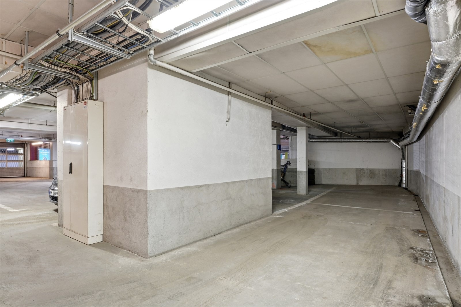 Med boligen følger det også to parkeringsplasser i felles garasjekjeller. Galleribilde