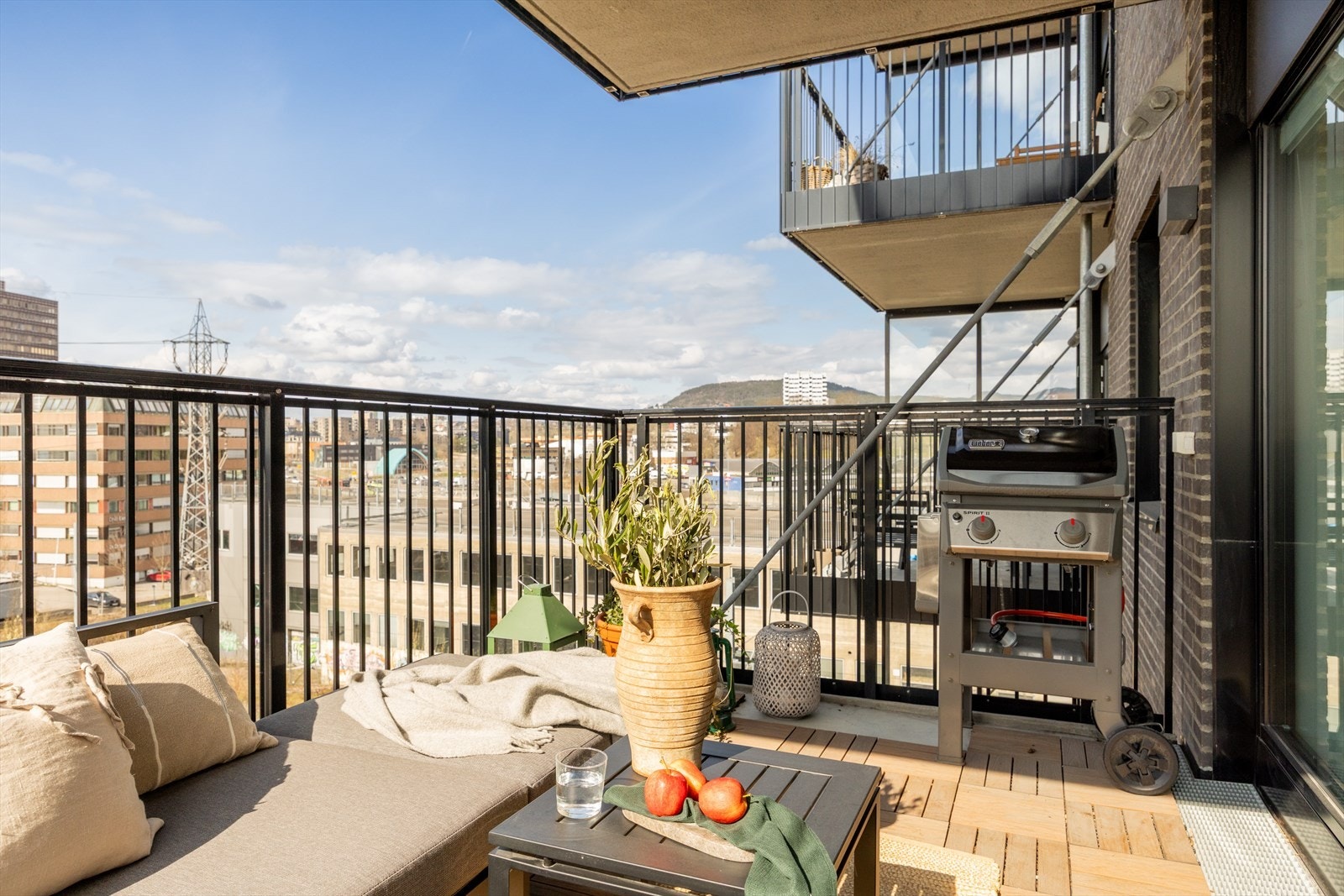 På balkongen er det god plass til utemøblement, grill og beplanting. Galleribilde