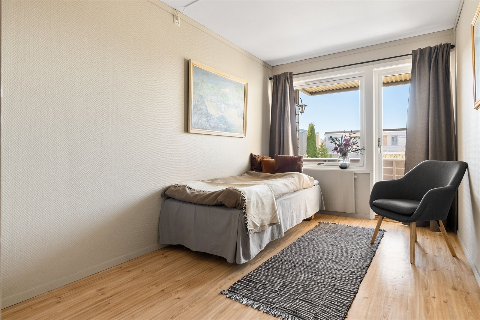Det er oppvarming via vannbåren varme i radiatorer som er inkludert i de månedlige felleskostnadene. Galleribilde