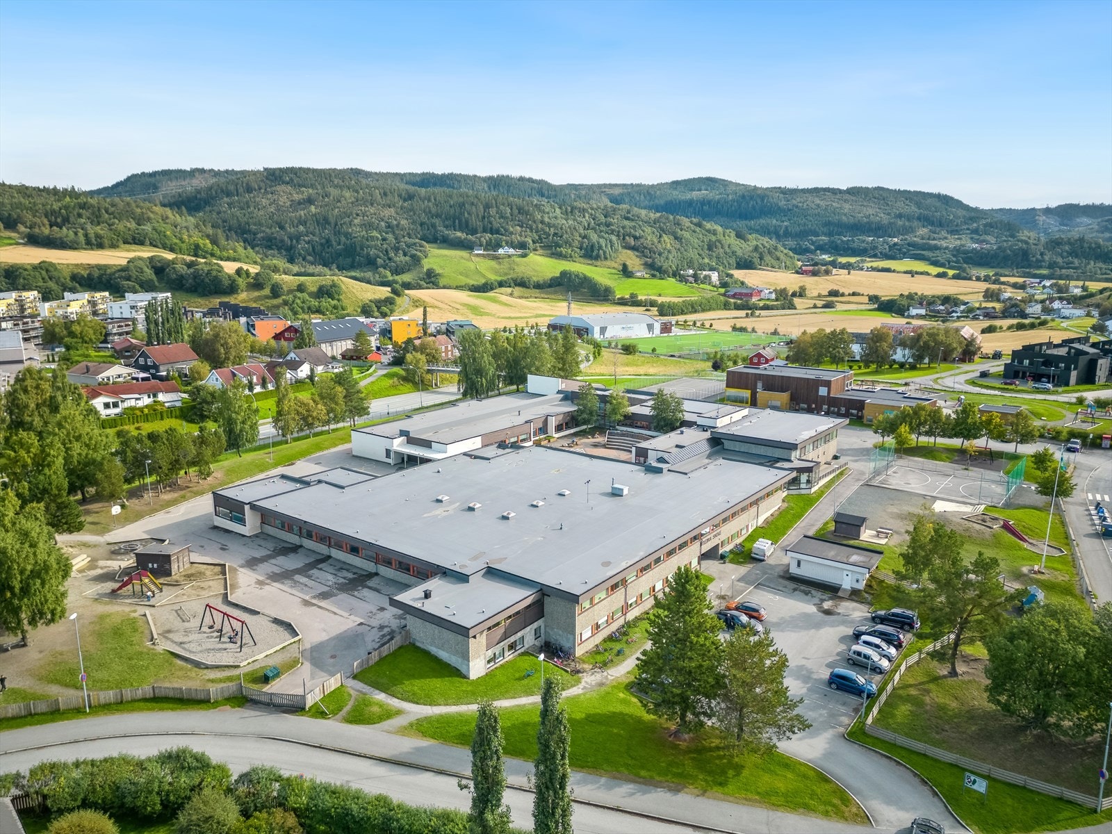 Utleira skole og Stubban barnehage. Galleribilde