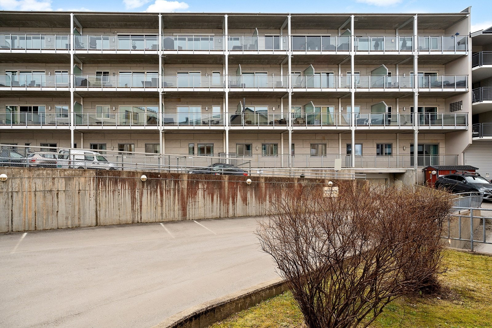 Cirkelgården borettslag består av 20 andelsleiligheter og er tilknyttet Helgeland BBL.
Dette sikrer trygg drift av din bolig. Galleribilde