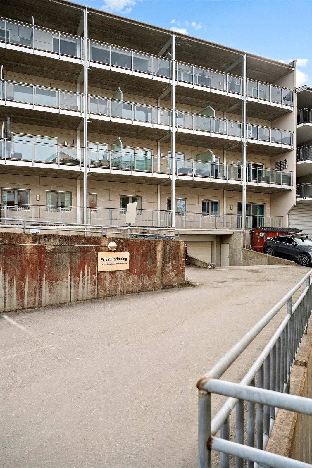 Nyere pen 3-roms leilighet i Cirkelgården Borettslag, 3.etasje. Heis og garasjeplass. Galleribilde