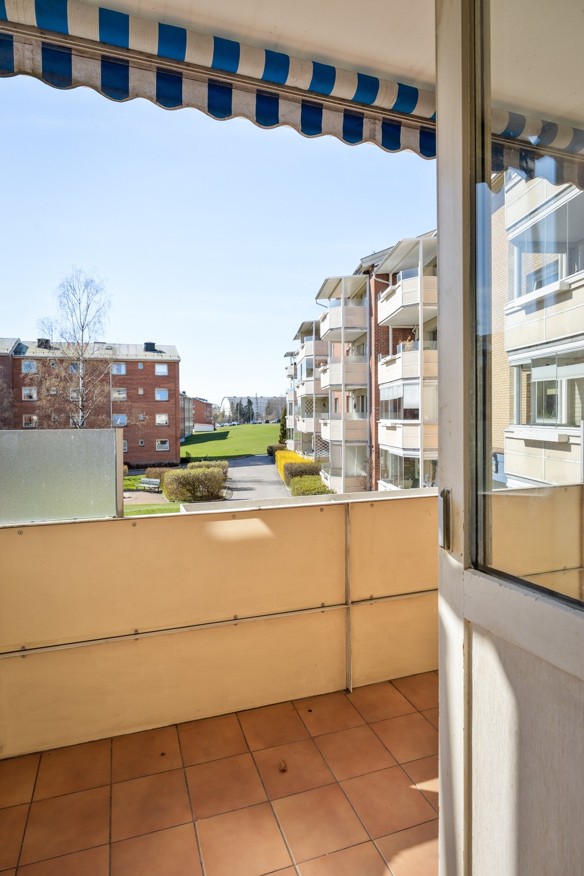 Det kan være mulighet å leie p-plass. Disse utlyses når det er ledighet og utdeles etter ansiennitet. Galleribilde