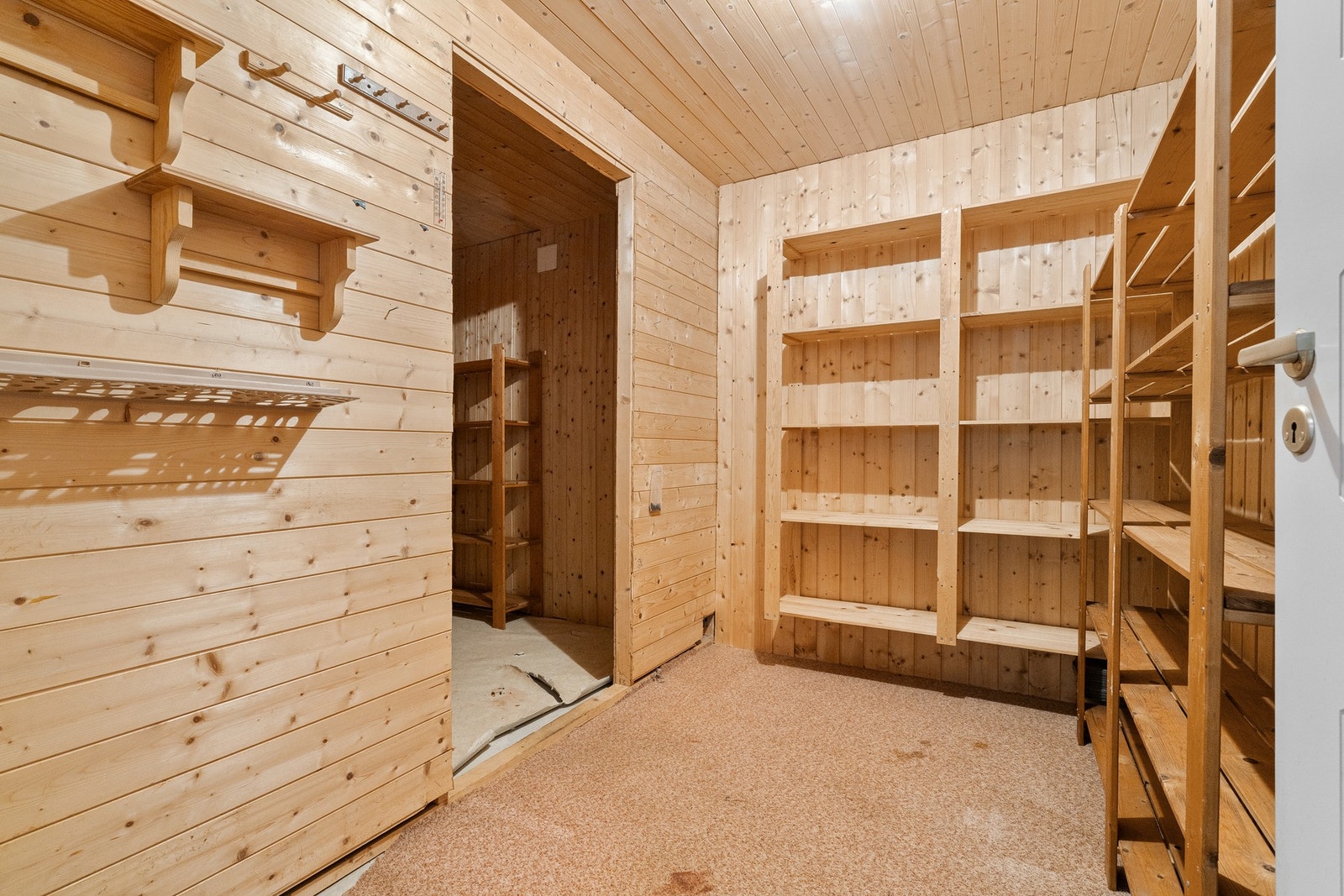Bod med gode oppbevaringsmuligheter. Galleribilde