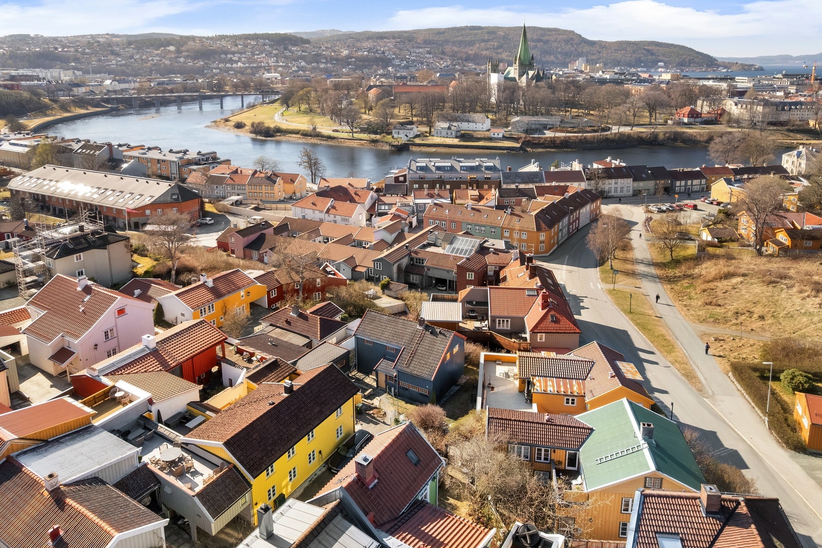 Kun en kort spasertur fra boligen finner du Singsaker barneskole og festningen barnehage. Galleribilde
