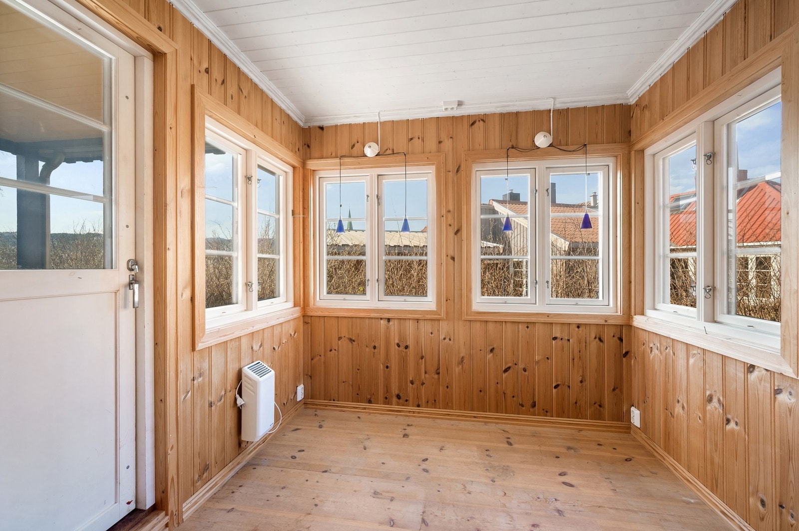 Via soverom 2 er det ankomst til hagestuen på ca 5 m². Galleribilde