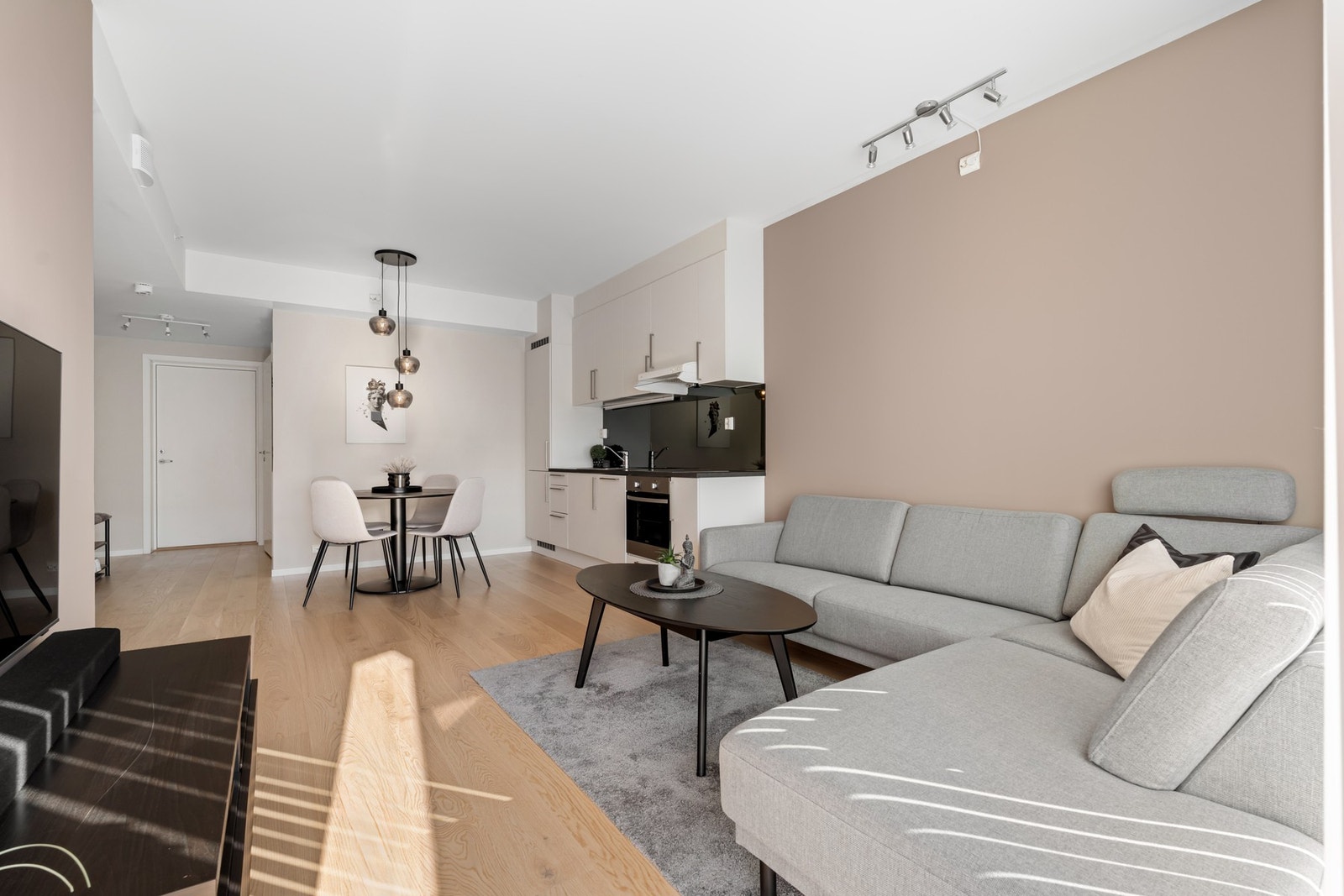 Romslig stue på 22,6m². Galleribilde