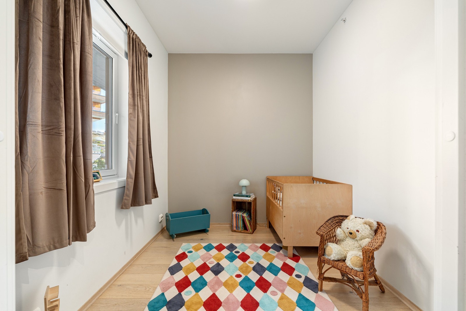 Soverom 2 er på 5,9m². Galleribilde