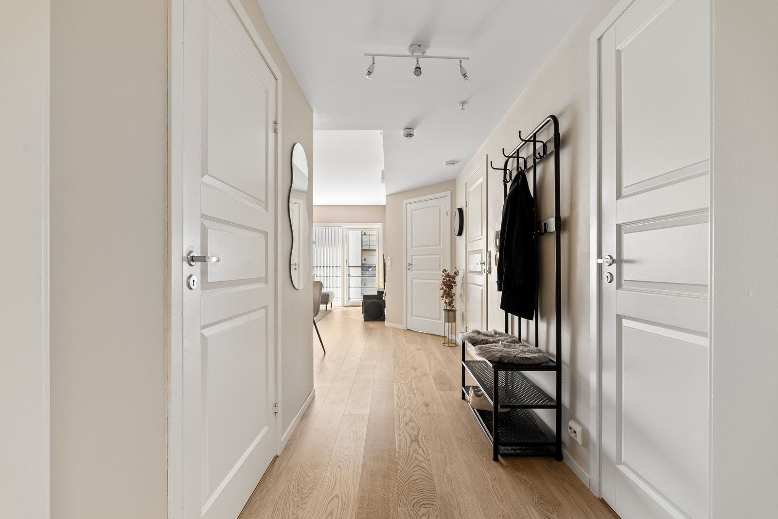 Svært romslig og innbydende entré. Galleribilde
