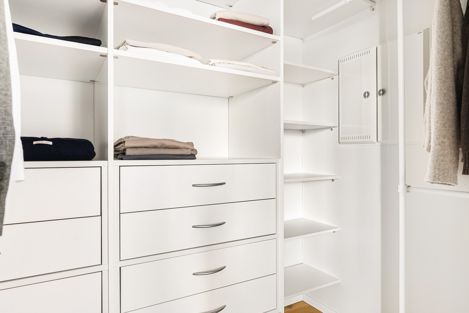 Hovedsoverommet har tilknytning til en walk-in garderobe. Galleribilde