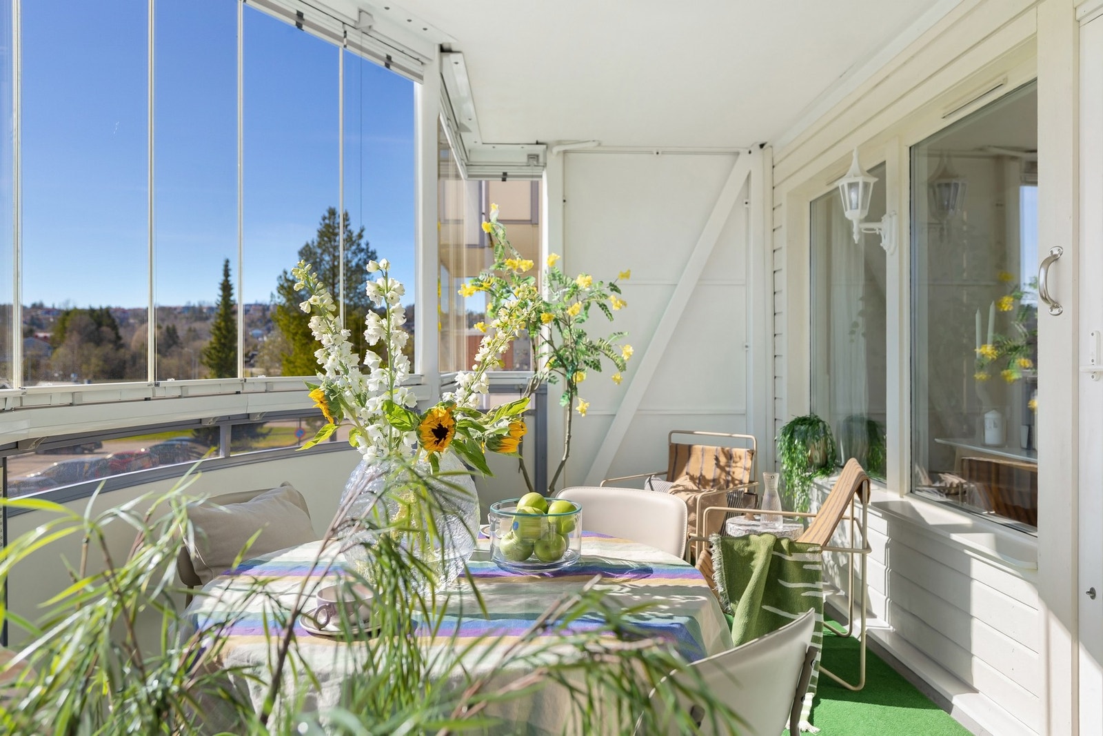 Herlig, lys og solrik uteplass! Galleribilde