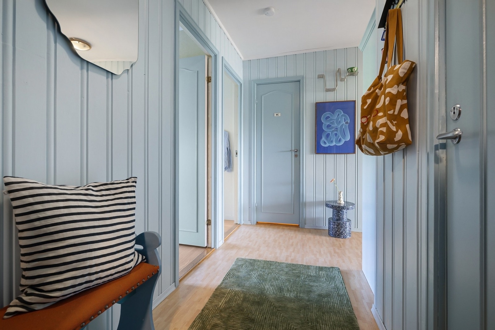 Entrè/gang med plass til garderobeskap Galleribilde