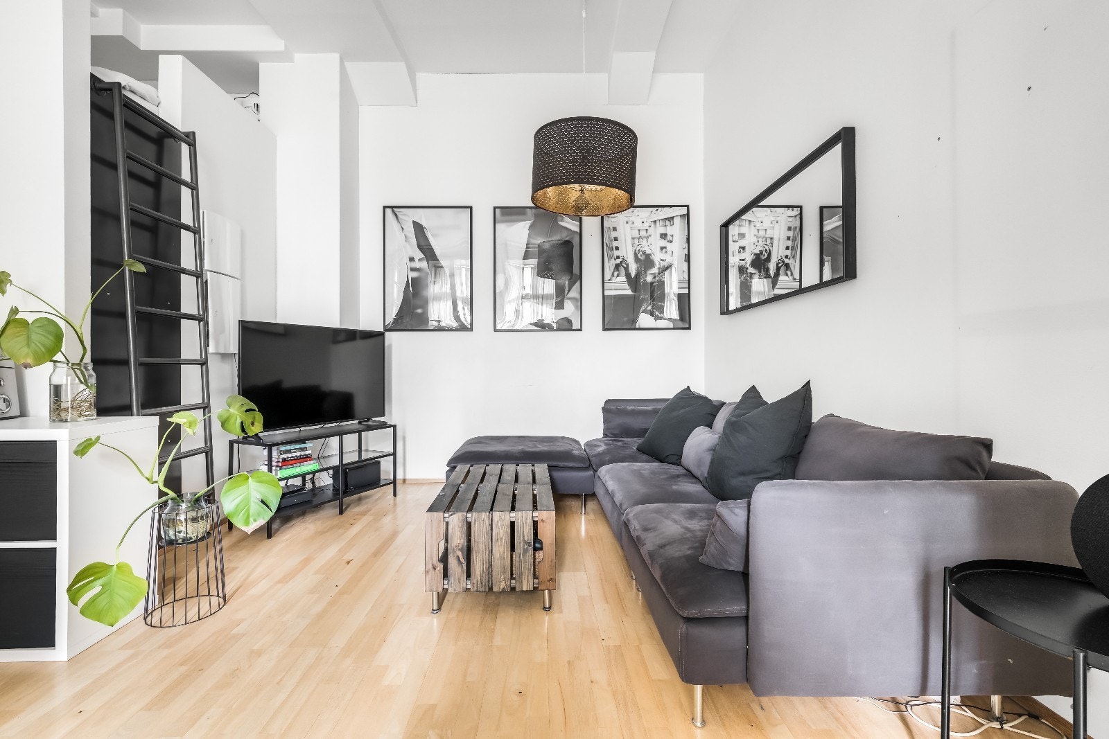God plass til stor sofa Galleribilde