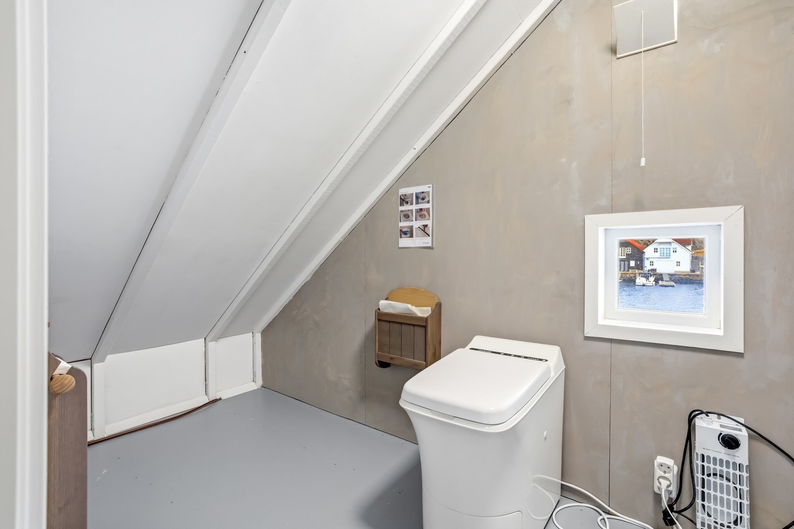 Rom med forbrenningstoalett på loft Galleribilde
