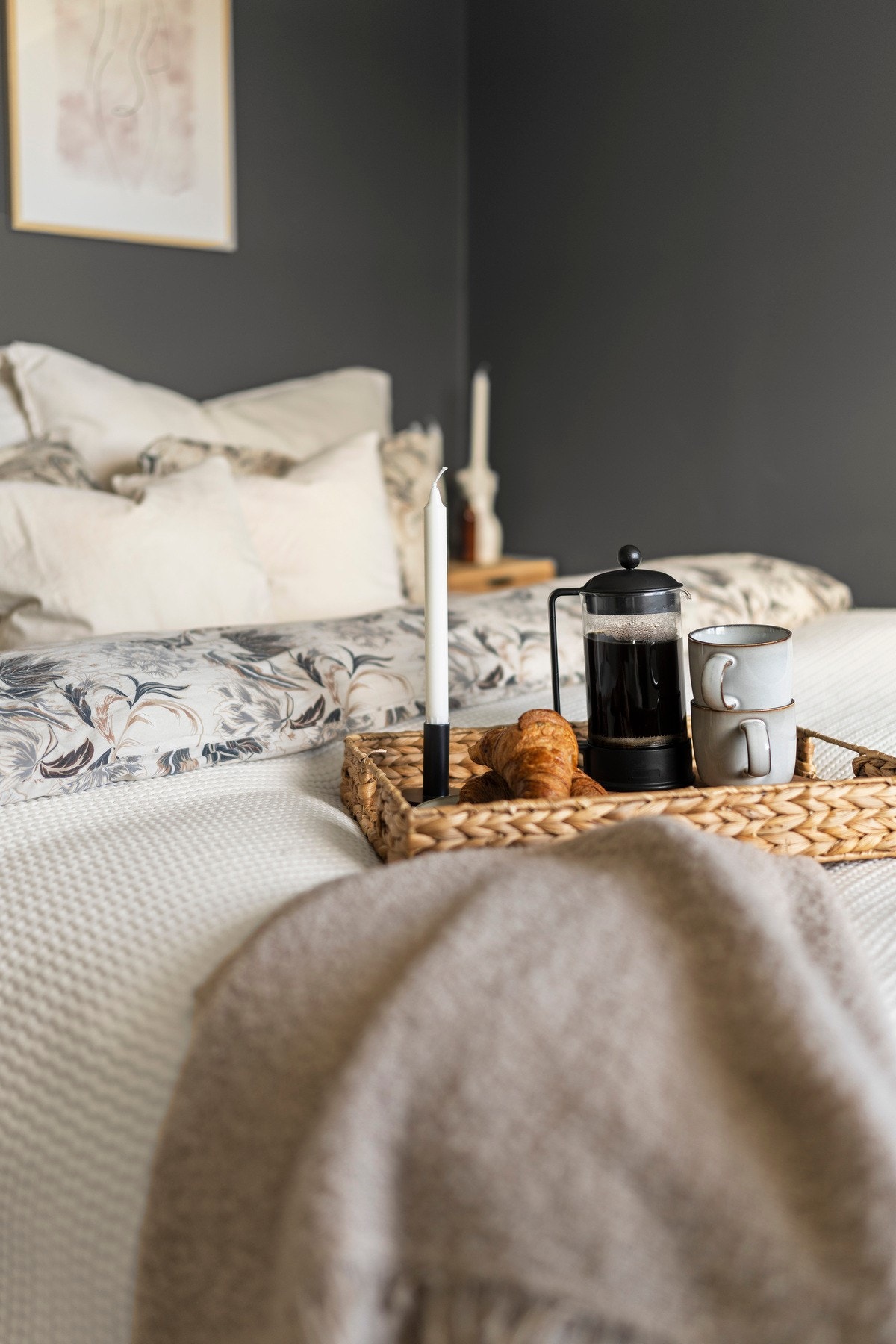 Her ligger alt til rette for rolige morgener og en behagelig start på dagen! Et privat og komfortabelt rom som gir følelsen av en egen liten suite i boligen. Galleribilde